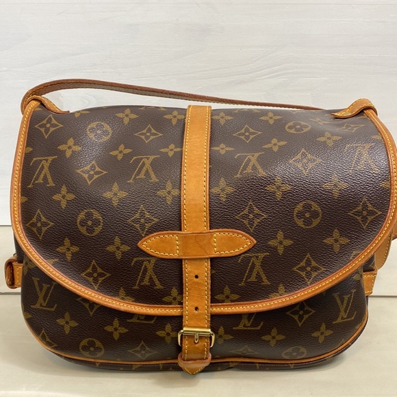 No deal like a show deal come in and bid on your liked item and sell and share - Picture 7 of 10